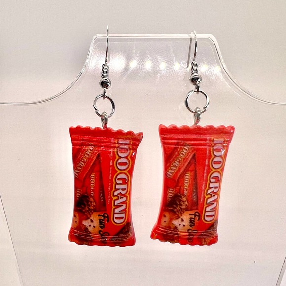 100 Grand Earrings - Chocolate Earrings - Candy Earrings - Food Earrings - Picture 1 of 8